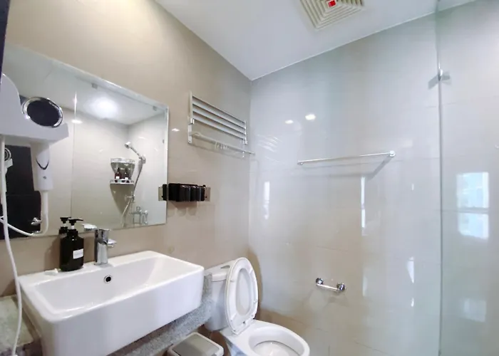 120sqm 3bedrooms Luxurious Facing Bay Sunset Nearby Okada Moa Solaire Ayala Malls Apartment Manila