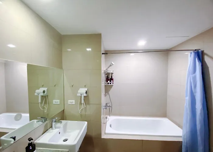 Apartment 120sqm 3bedrooms Luxurious Facing Bay Sunset Nearby Okada Moa Solaire Ayala Malls Manila